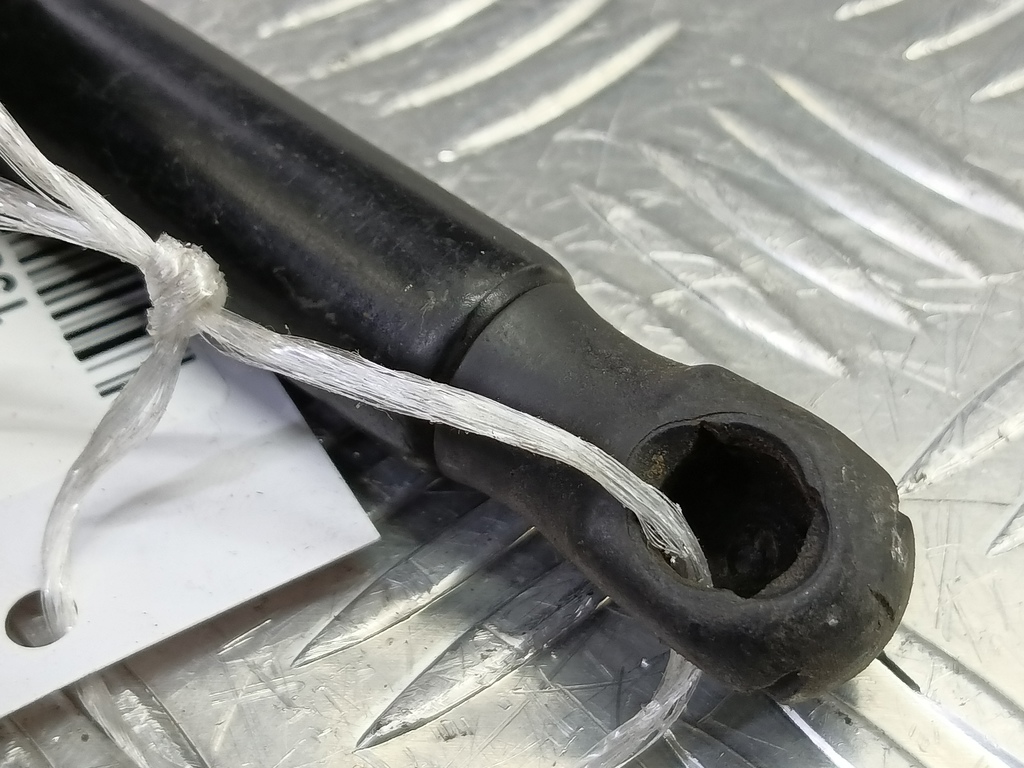 амортизатор крышки багажника FORD Focus  1684312, 630 рублей, Москва