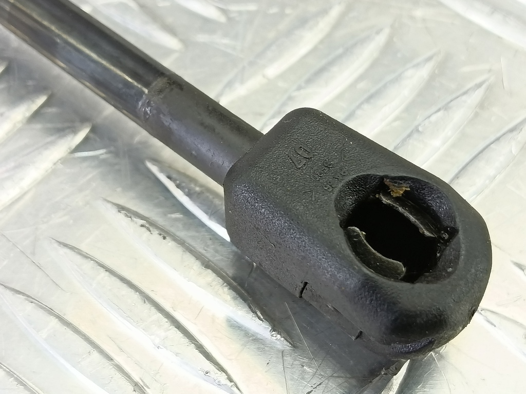 амортизатор стекла багажника Hyundai TUCSON 2.0 CRDi AT (112 л.с.)Tucson  I (2004—2011) Внедорожник 871702E020, 750 рублей, Москва