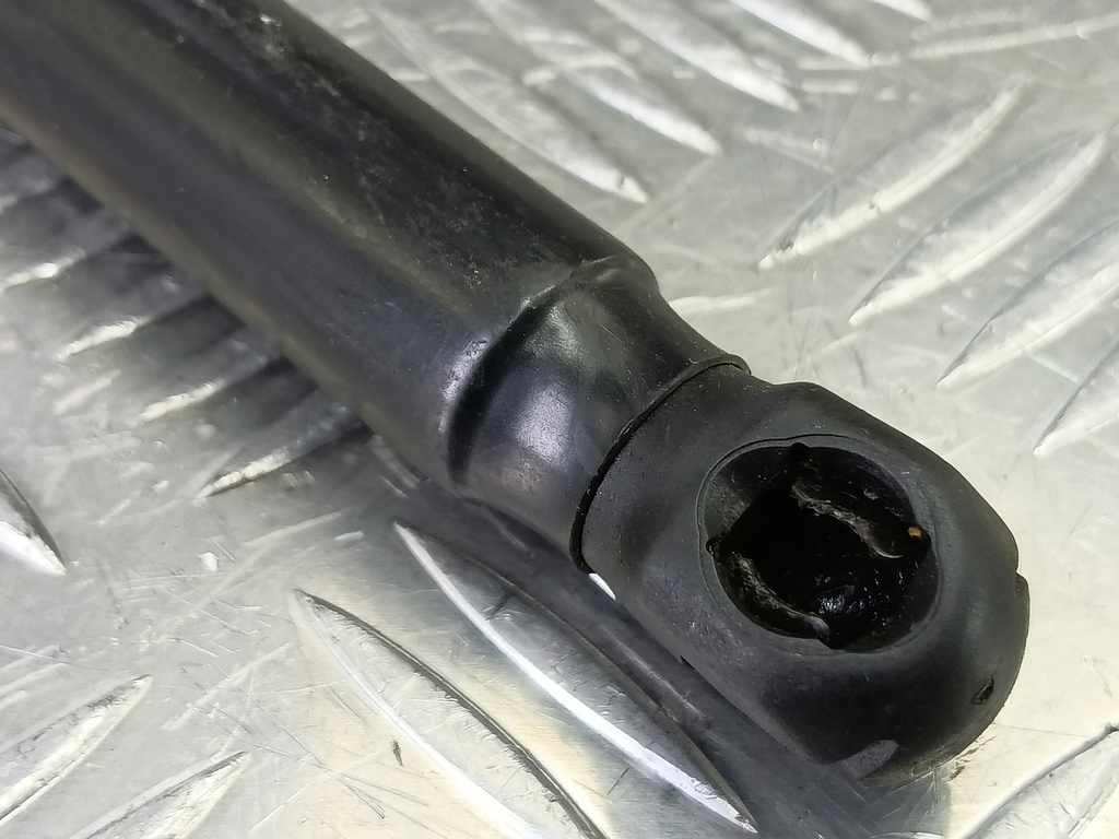 амортизатор стекла багажника Hyundai TUCSON 2.0 CRDi AT (112 л.с.)Tucson  I (2004—2011) Внедорожник 871702E020, 750 рублей, Москва