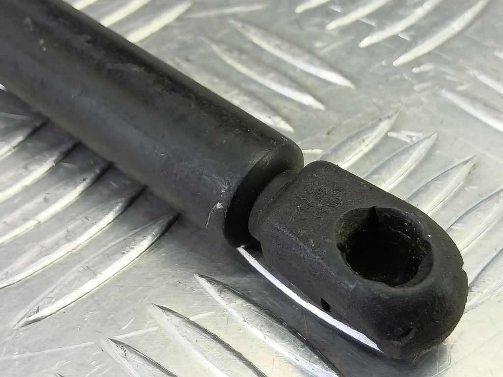 амортизатор крышки багажника MITSUBISHI CARISMA  MB927791, 750 рублей, Москва