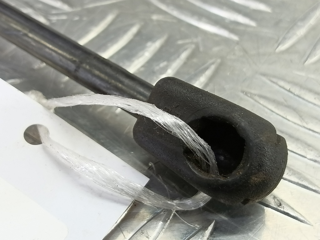 амортизатор крышки багажника FORD Focus  1684312, 630 рублей, Москва