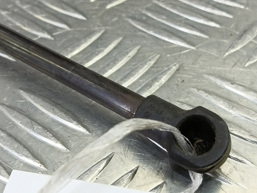 амортизатор капота Hyundai SONATA 2.0 AT (144 л.с.)Sonata  V (2004—2007) Седан 811613D000, 860 рублей, Москва