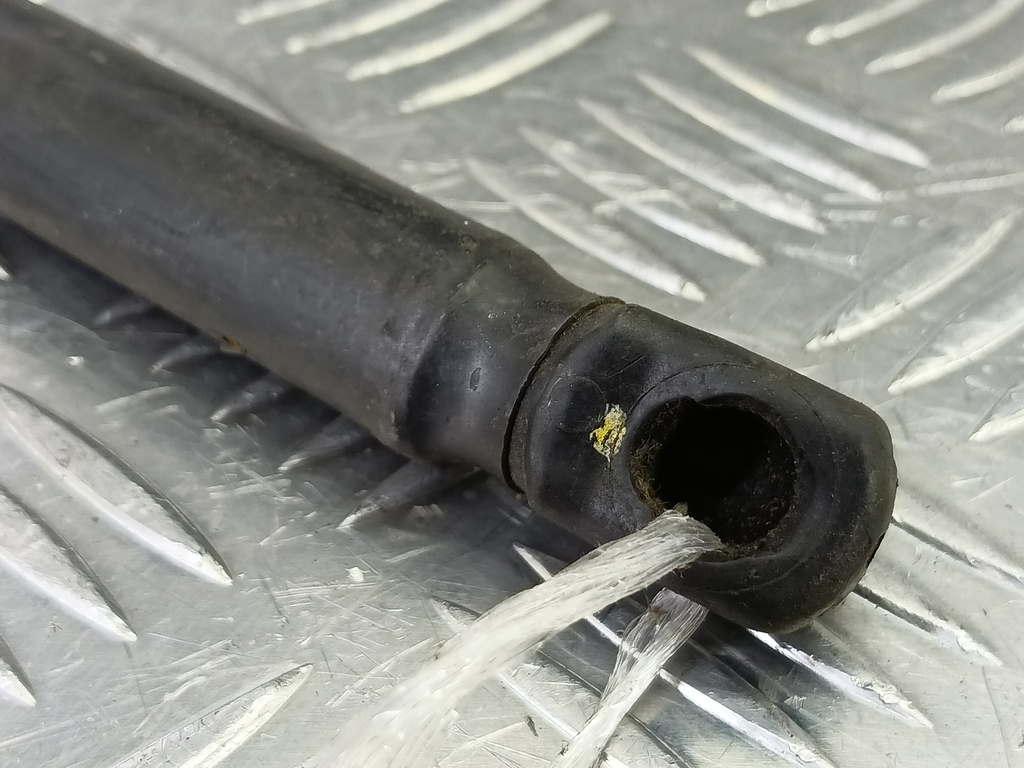 амортизатор крышки багажника Kia RIO  817801G000, 520 рублей, Москва