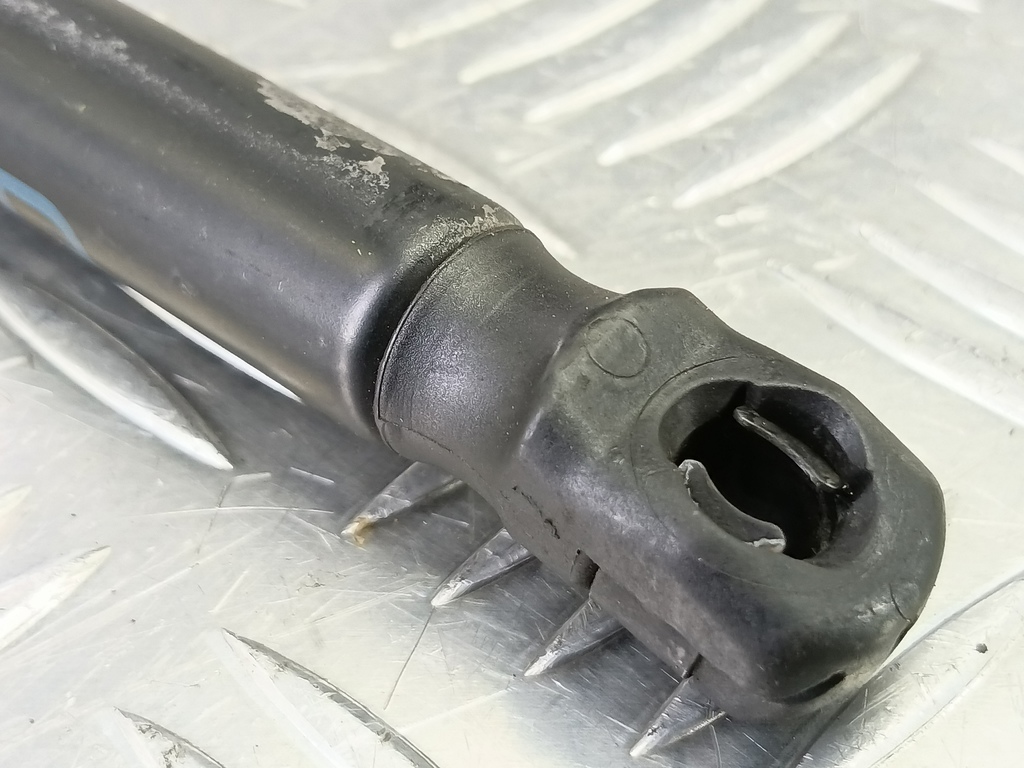 амортизатор крышки багажника MAZDA 3  BP4K62620F, 520 рублей, Москва