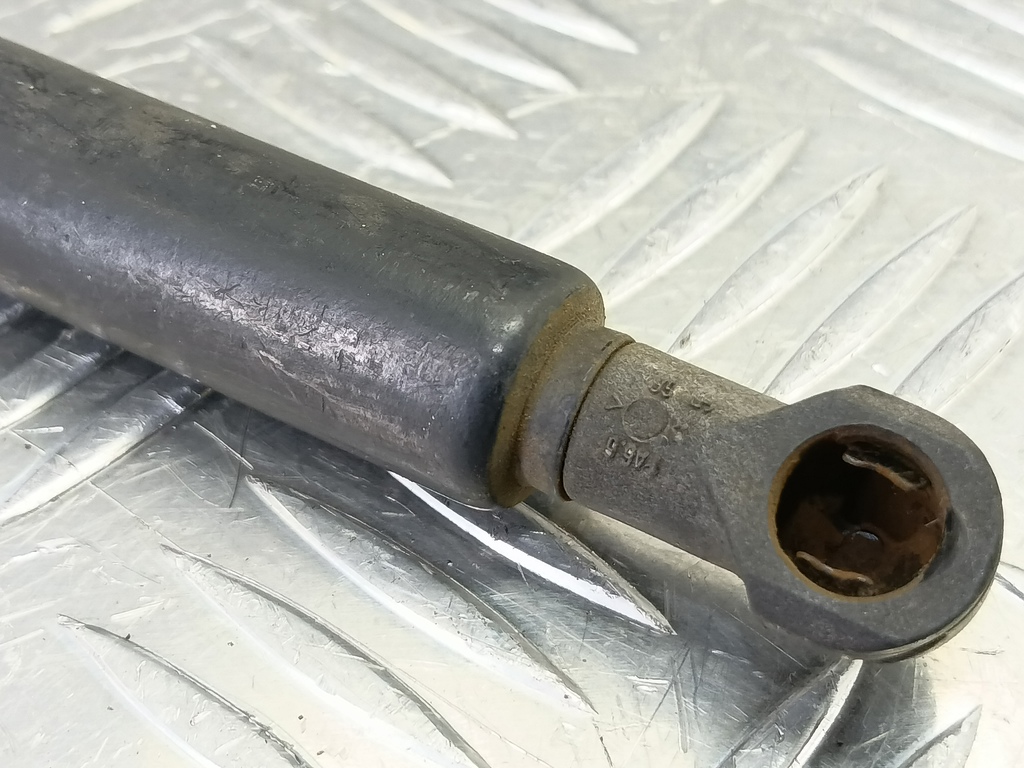 амортизатор крышки багажника LAND ROVER DISCOVERY  BHE780012, 750 рублей, Москва