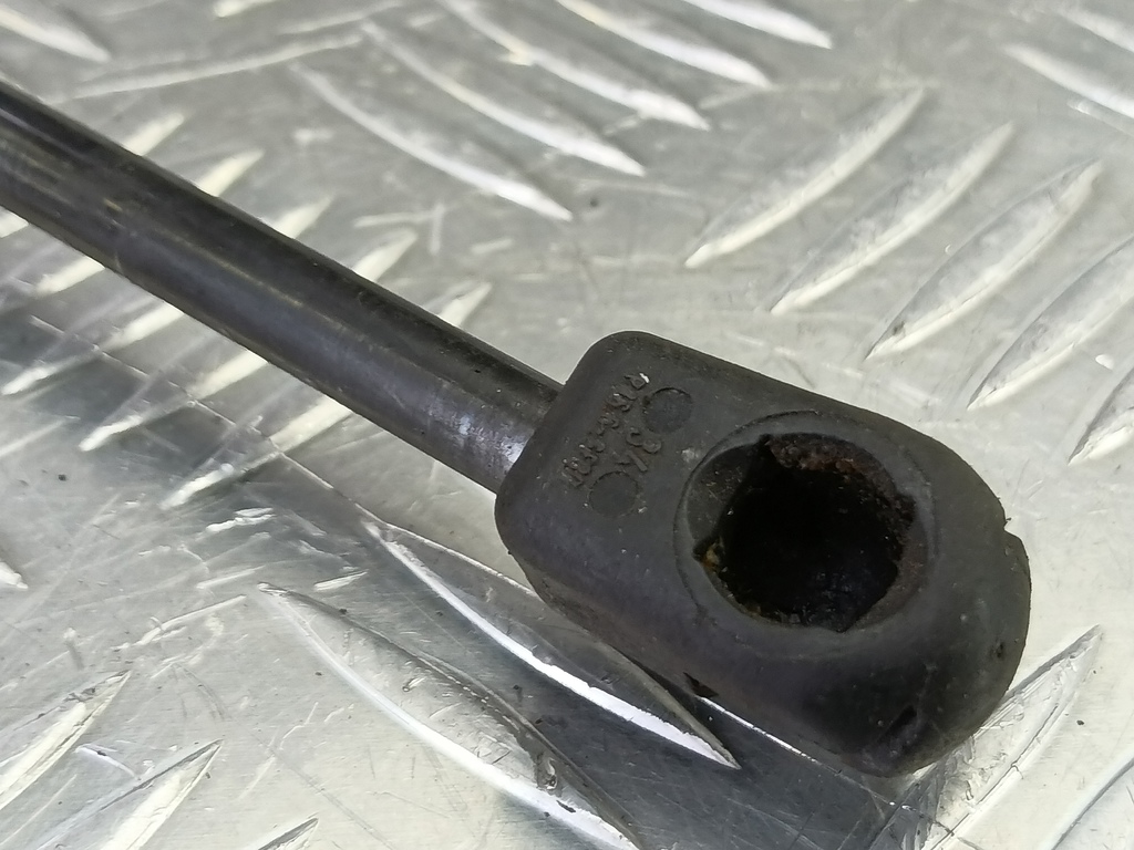 амортизатор крышки багажника MITSUBISHI OUTLANDER  MR991807, 750 рублей, Москва