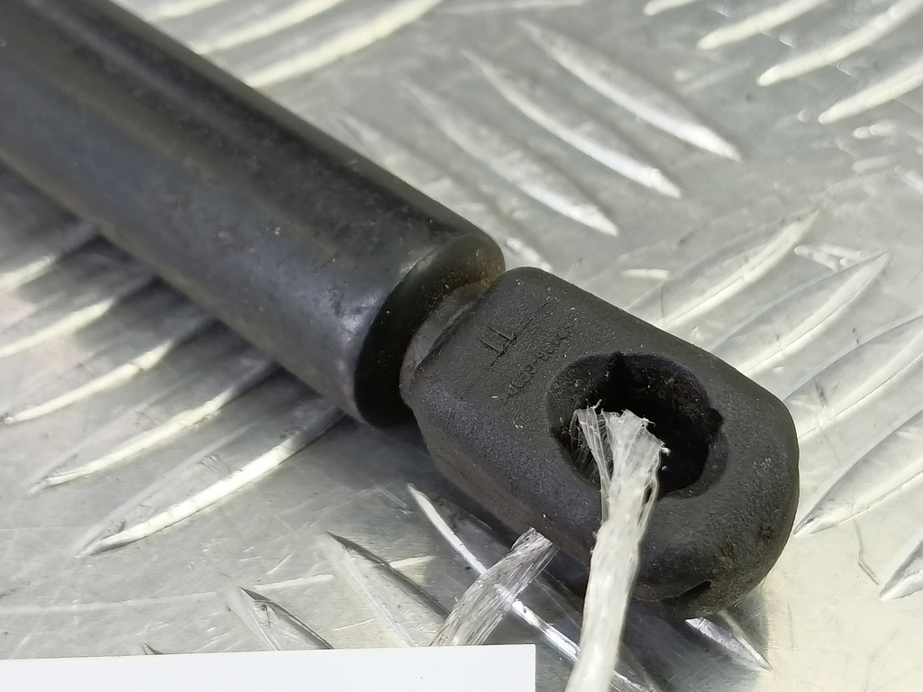 амортизатор крышки багажника MITSUBISHI OUTLANDER  MR991807, 750 рублей, Москва