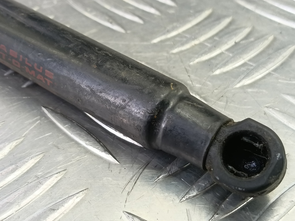 амортизатор капота Kia SORENTO  811813E010, 860 рублей, Москва