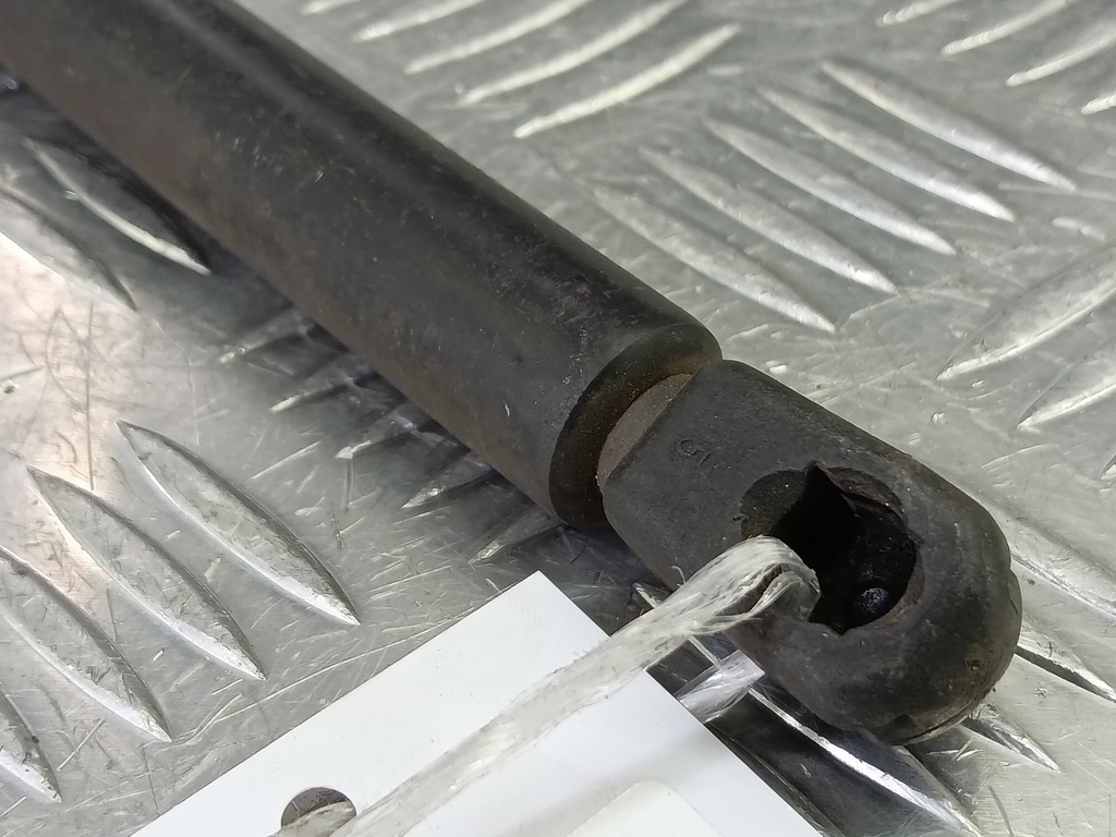 амортизатор крышки багажника SKODA FABIA  6Y0827550A, 750 рублей, Москва