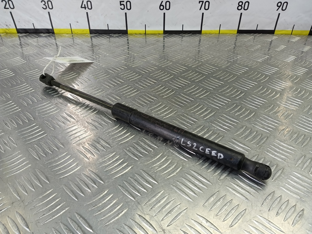 амортизатор крышки багажника Kia Ceed  817701H510, 980 рублей, Москва