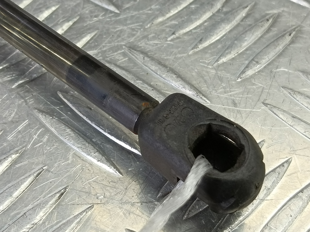 амортизатор крышки багажника Kia Ceed  817701H510, 980 рублей, Москва