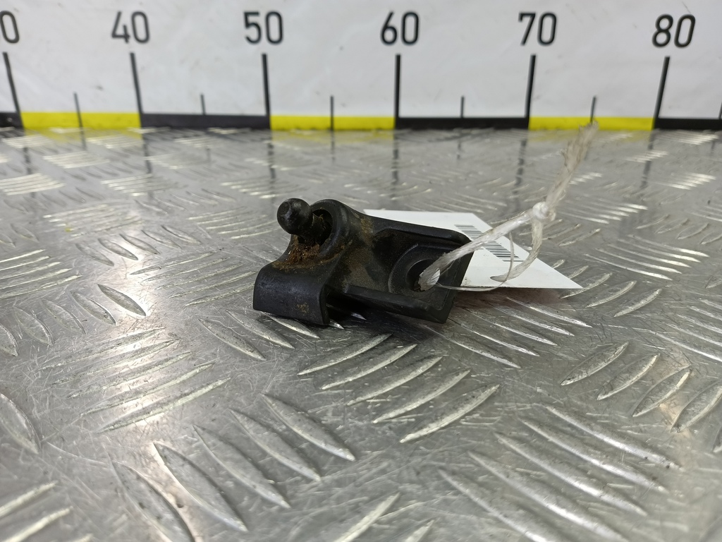 крепеж газового упора HONDA CR-V 2.0 AT (150 л.с.)CR-V  II (2001—2004) Внедорожник 74823S9A003, 520 рублей, Москва