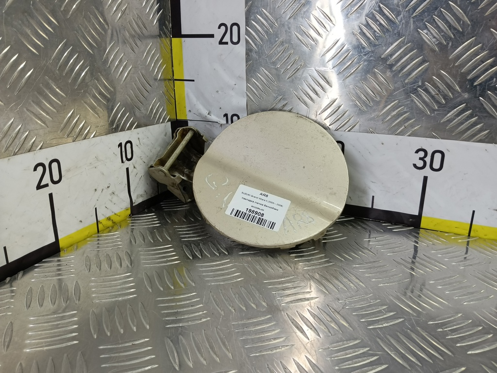 накладка лючка бензобака SUZUKI Grand Vitara 1.6 4WD MT (106 л.с.)Grand Vitara  II (2005—2008) Внедорожник 6432064J00, 520 рублей, Москва