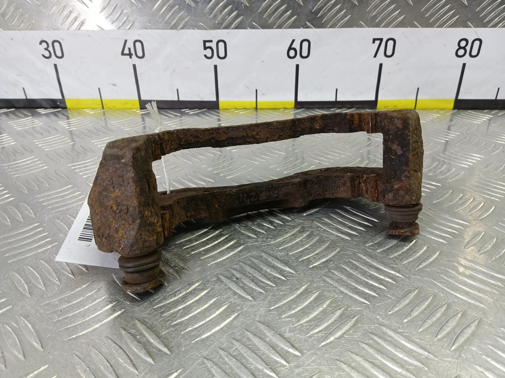 скоба суппорта MITSUBISHI LANCER  MR569361, 2700 рублей, Москва