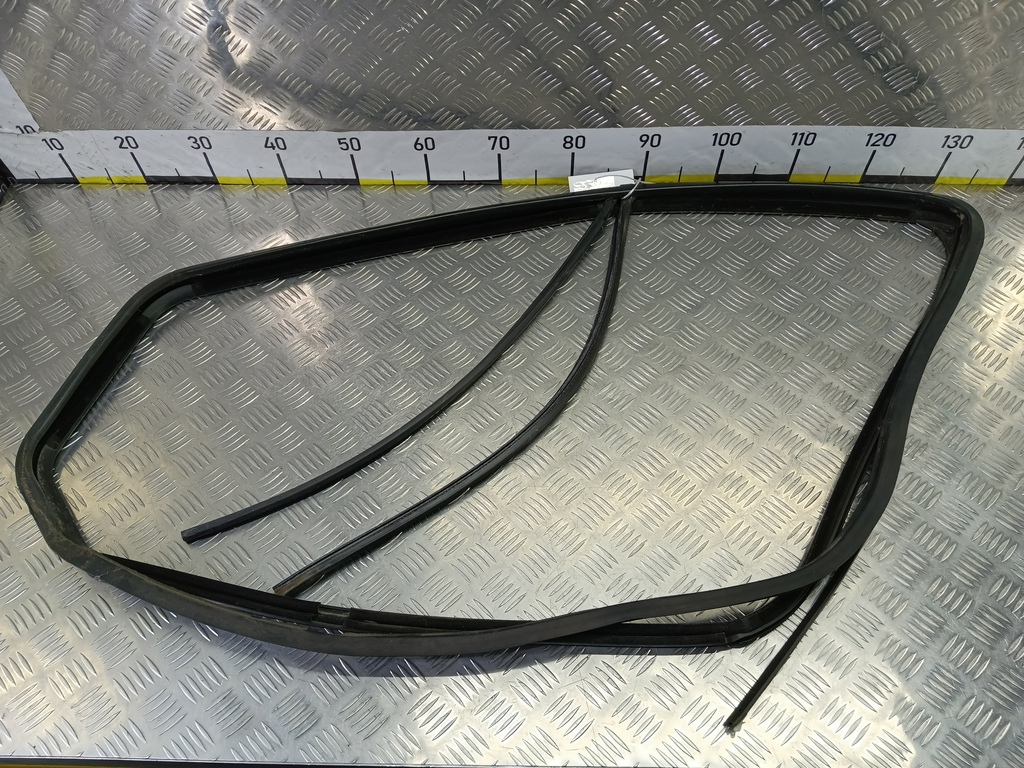 уплотнитель стекла FORD Transit  2378742, 5810 рублей, Москва