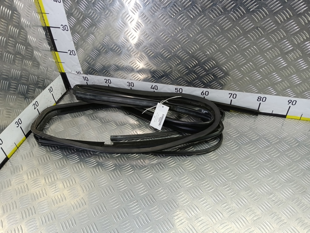 уплотнитель стекла FORD Transit  2378742, 5810 рублей, Москва