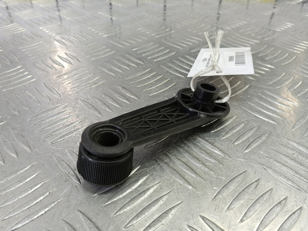 ручка стеклоподъемника MITSUBISHI CARISMA 1.6 AT (90 л.с.)Carisma  I рестайлинг (1999—2004) Лифтбек, 750 рублей, Москва