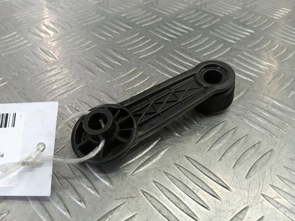 ручка стеклоподъемника MITSUBISHI CARISMA 1.6 AT (90 л.с.)Carisma  I рестайлинг (1999—2004) Лифтбек, 750 рублей, Москва