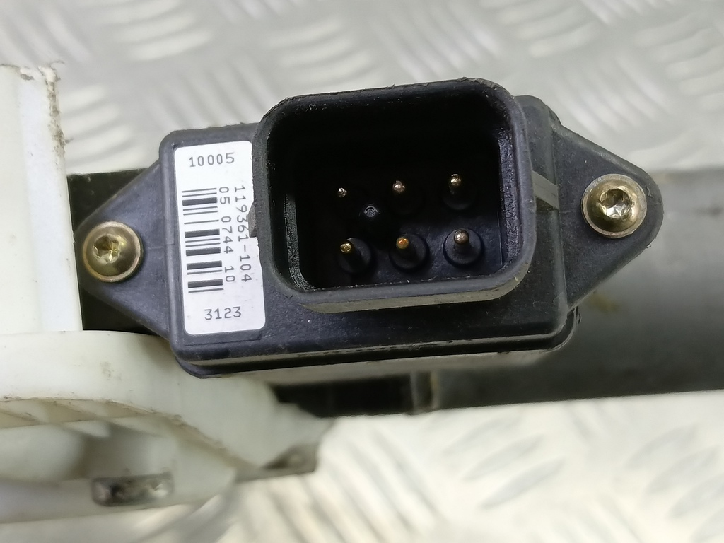 стеклоподъемник MITSUBISHI CARISMA  MR912459, 3279 рублей, Москва