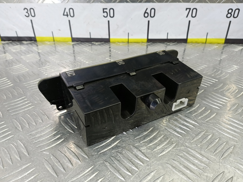 дисплей информационный MITSUBISHI COLT 1.3 MT (95 л.с.)Colt  Z30 (2002—2012) Хетчбэк MR587777, 7650 рублей, Москва