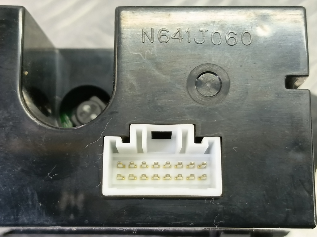 дисплей информационный MITSUBISHI COLT 1.3 MT (95 л.с.)Colt  Z30 (2002—2012) Хетчбэк MR587777, 7650 рублей, Москва