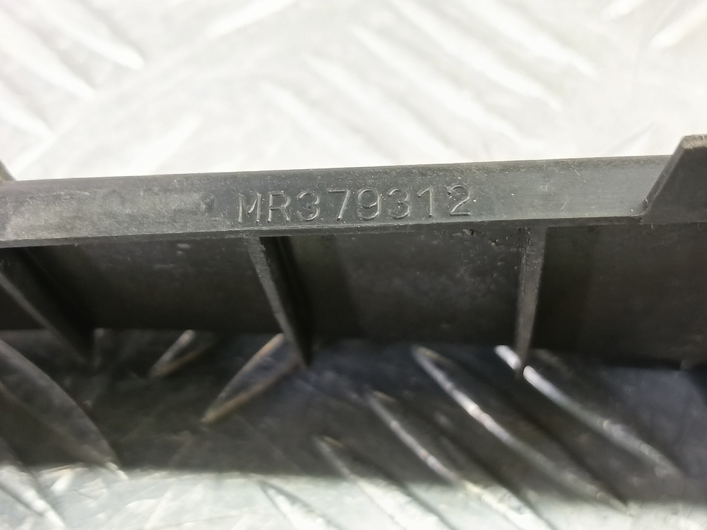 кронштейн противотуманной фары MITSUBISHI LANCER 1.6 MT (98 л.с.)Lancer  IX рестайлинг (2005—2010) Седан MR379312, 630 рублей, Москва