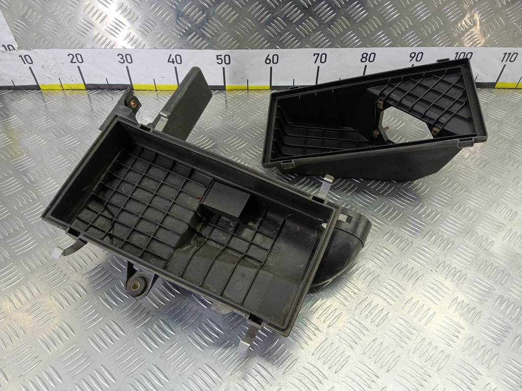 корпус воздушного фильтра MITSUBISHI CARISMA 1.6 AT (90 л.с.)Carisma  I рестайлинг (1999—2004) Лифтбек MR299432, 1090 рублей, Москва