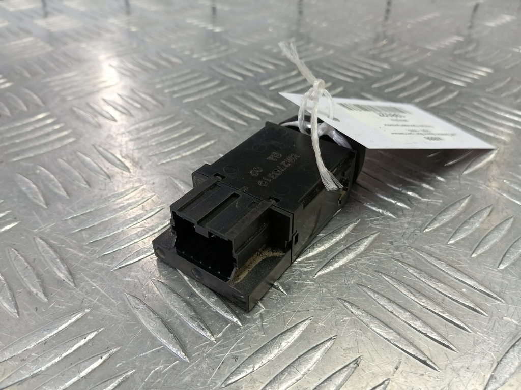 кнопка противотуманки MITSUBISHI CARISMA 1.6 AT (90 л.с.)Carisma  I рестайлинг (1999—2004) Лифтбек MR270319, 520 рублей, Москва