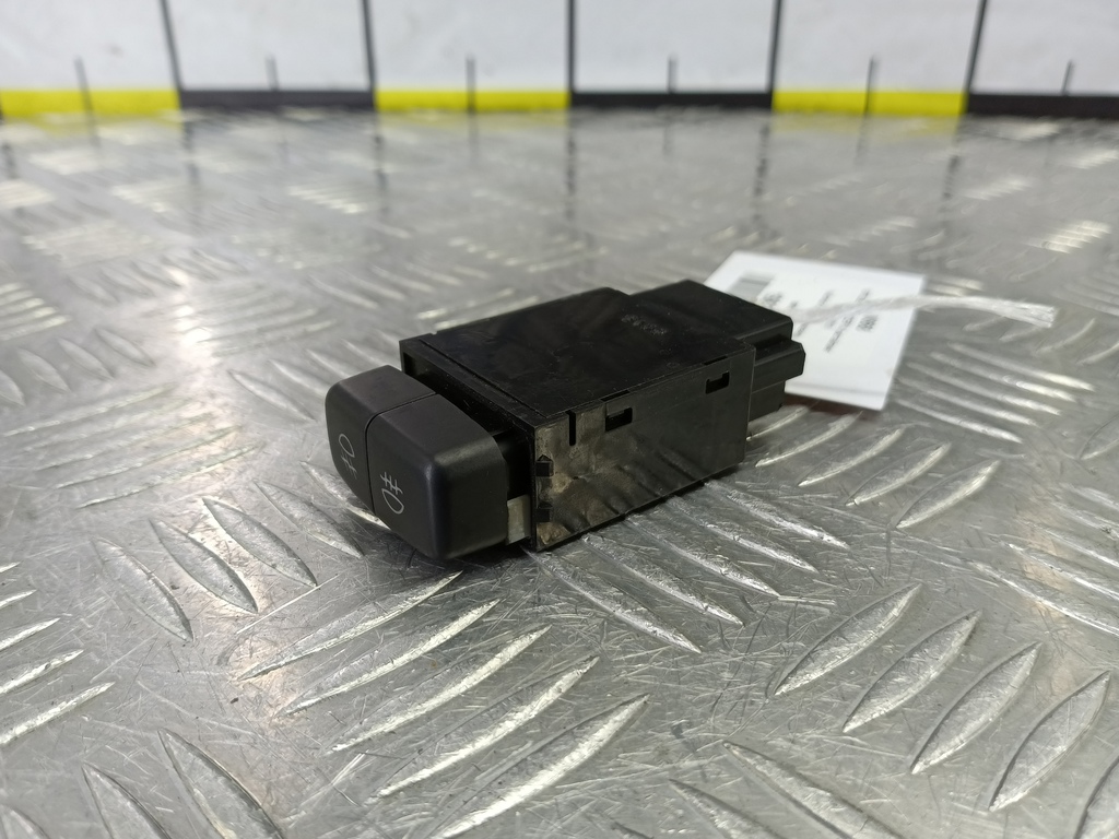 кнопка противотуманки MITSUBISHI LANCER 1.6 MT (98 л.с.)Lancer  IX рестайлинг (2005—2010) Седан MR190953, 2930 рублей, Москва