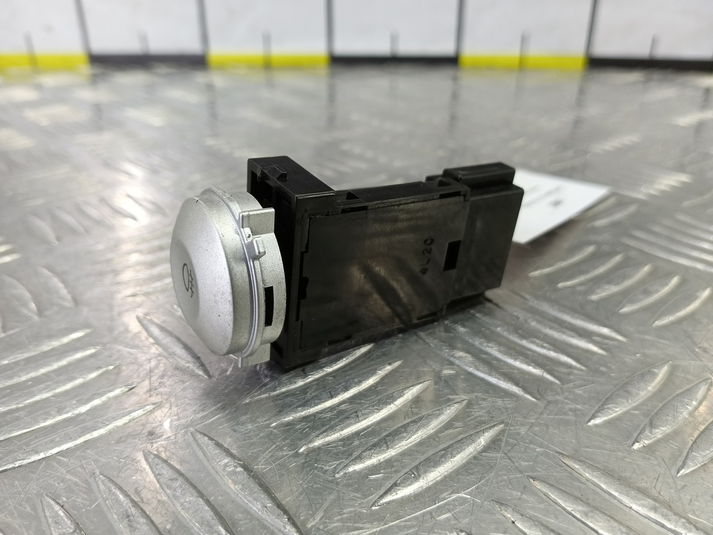 кнопка противотуманки MITSUBISHI COLT 1.3 MT (95 л.с.)Colt  Z30 (2002—2012) Хетчбэк MN140429, 520 рублей, Москва