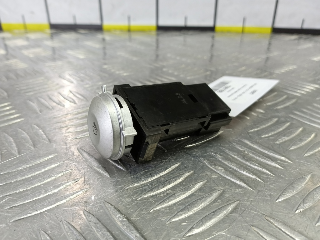 кнопка противотуманки MITSUBISHI COLT 1.3 MT (95 л.с.)Colt  Z30 (2002—2012) Хетчбэк MN140429, 520 рублей, Москва