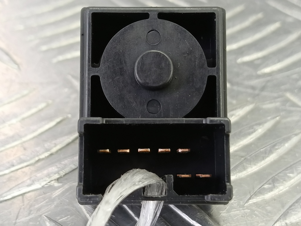 кнопка регулировки зеркал MITSUBISHI COLT 1.3 MT (95 л.с.)Colt  Z30 (2002—2012) Хетчбэк MN108084, 520 рублей, Москва