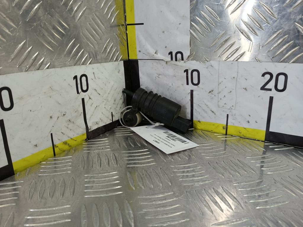 насос омывателя (моторчик) MITSUBISHI COLT 1.3 MT (95 л.с.)Colt  Z30 (2002—2012) Хетчбэк 8260A021, 630 рублей, Москва