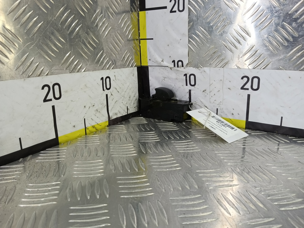 кнопка стеклоподъемника MITSUBISHI COLT 1.3 MT (95 л.с.)Colt  Z30 (2002—2012) Хетчбэк 8608A077, 630 рублей, Москва