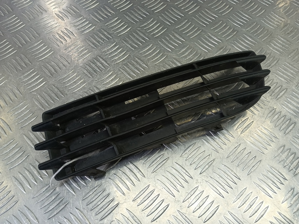 накладка бампера переднего MITSUBISHI COLT 1.3 MT (95 л.с.)Colt  Z30 (2002—2012) Хетчбэк MN105193XA, 3850 рублей, Москва