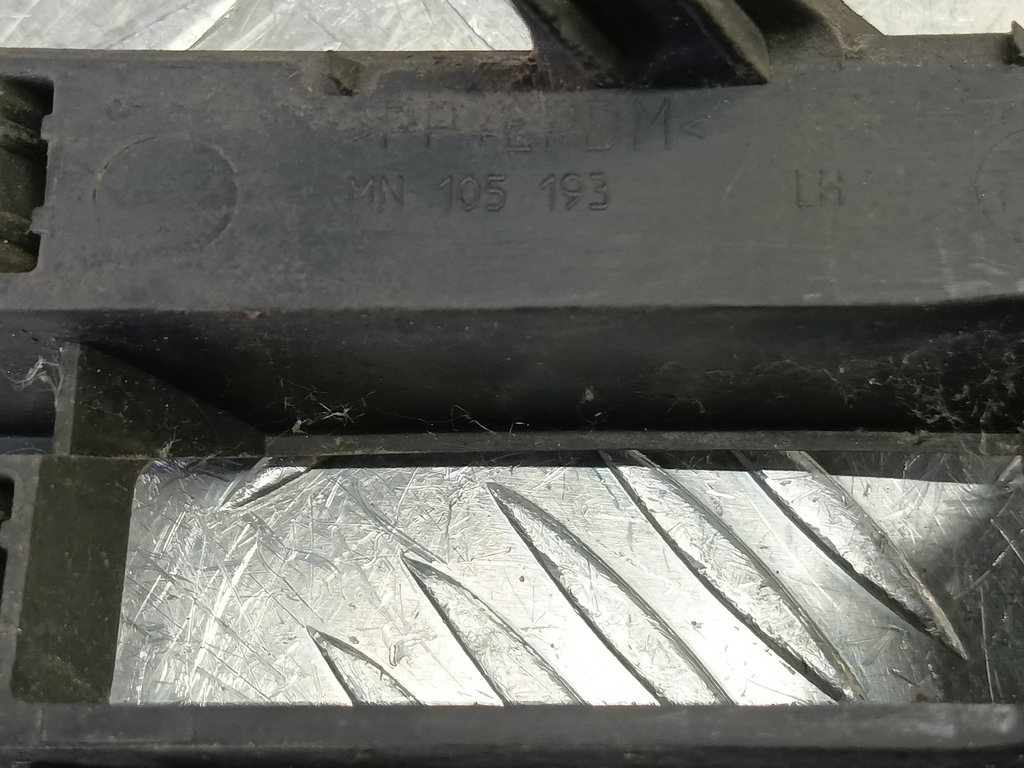 накладка бампера переднего MITSUBISHI COLT 1.3 MT (95 л.с.)Colt  Z30 (2002—2012) Хетчбэк MN105193XA, 3850 рублей, Москва