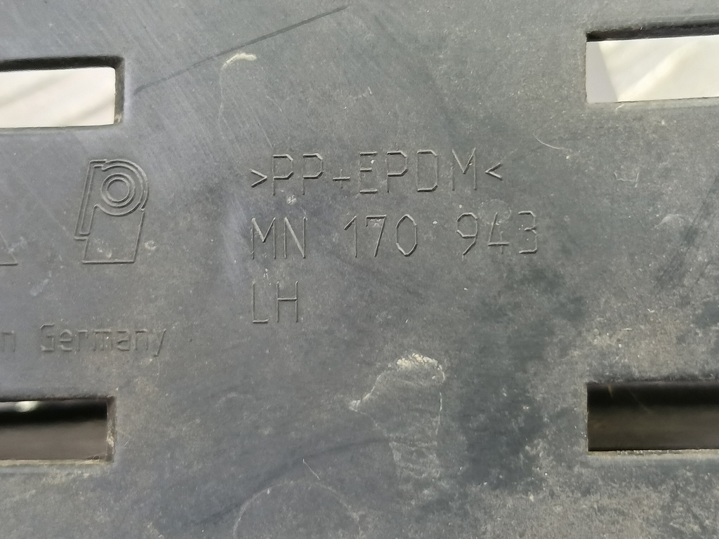 накладка бампера переднего MITSUBISHI COLT 1.3 MT (95 л.с.)Colt  Z30 (2002—2012) Хетчбэк MN105193XA, 3850 рублей, Москва