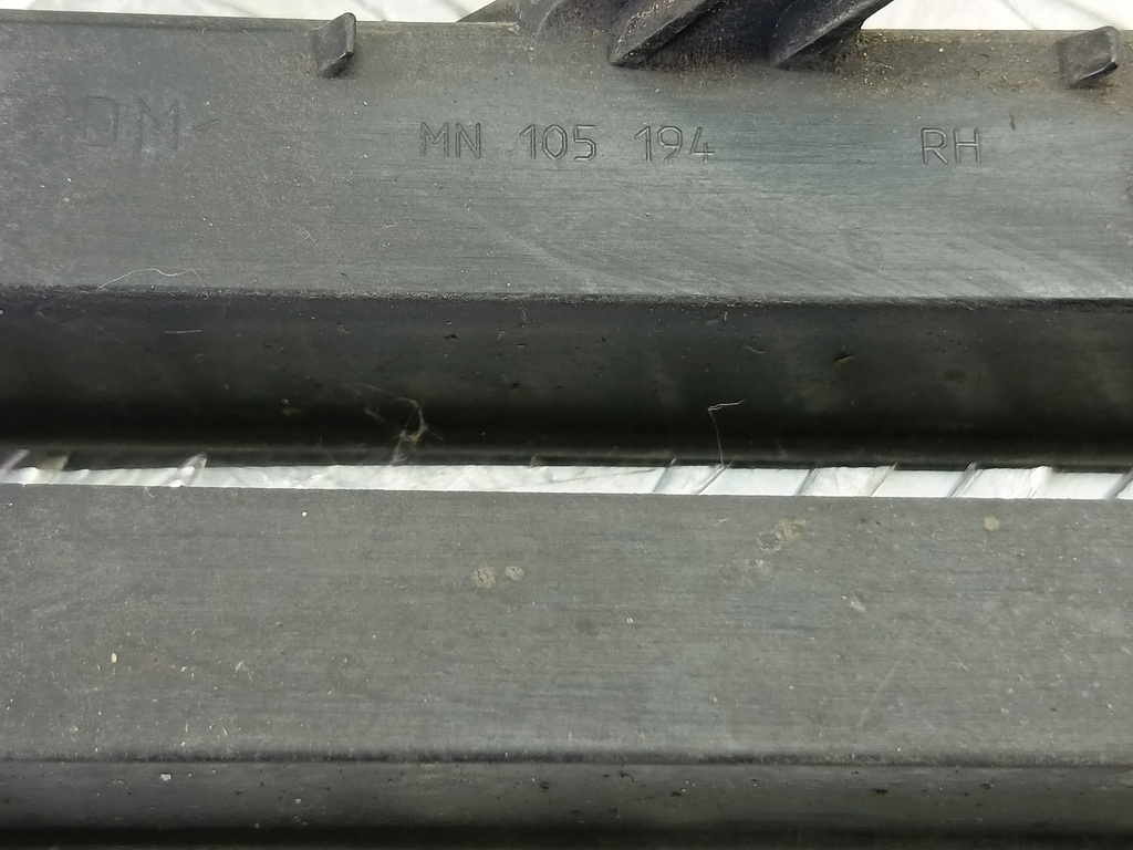 накладка бампера переднего MITSUBISHI COLT 1.3 MT (95 л.с.)Colt  Z30 (2002—2012) Хетчбэк MN105194XA, 3279 рублей, Москва