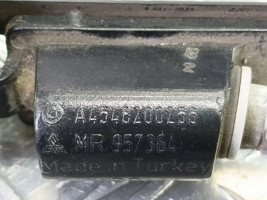 фонарь номерного знака MITSUBISHI COLT 1.3 MT (95 л.с.)Colt  Z30 (2002—2012) Хетчбэк MR957364, 1090 рублей, Москва