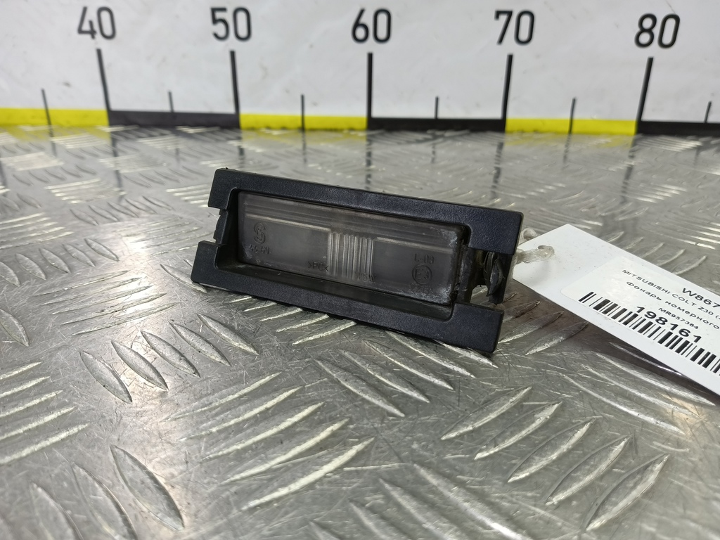 фонарь номерного знака MITSUBISHI COLT 1.3 MT (95 л.с.)Colt  Z30 (2002—2012) Хетчбэк MR957364, 1090 рублей, Москва