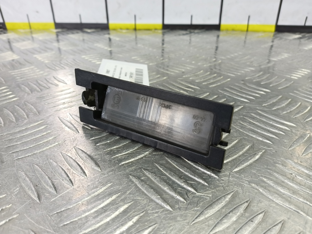 фонарь номерного знака MITSUBISHI COLT 1.3 MT (95 л.с.)Colt  Z30 (2002—2012) Хетчбэк MR957364, 1090 рублей, Москва