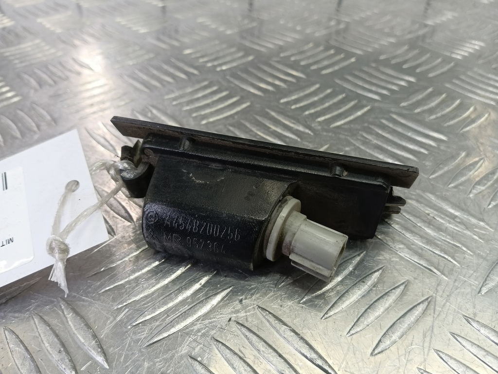 фонарь номерного знака MITSUBISHI COLT 1.3 MT (95 л.с.)Colt  Z30 (2002—2012) Хетчбэк MR957364, 1090 рублей, Москва