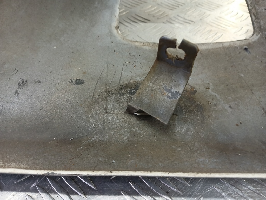 бампер MITSUBISHI LANCER 1.6 MT (98 л.с.)Lancer  IX рестайлинг (2005—2010) Седан MN186347, 14200 рублей, Москва