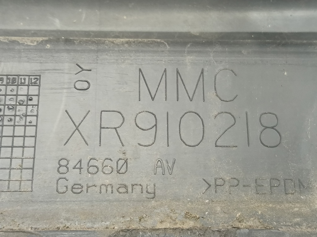 накладка бампера переднего MITSUBISHI CARISMA 1.6 AT (90 л.с.)Carisma  I рестайлинг (1999—2004) Лифтбек MR910218, 3620 рублей, Москва
