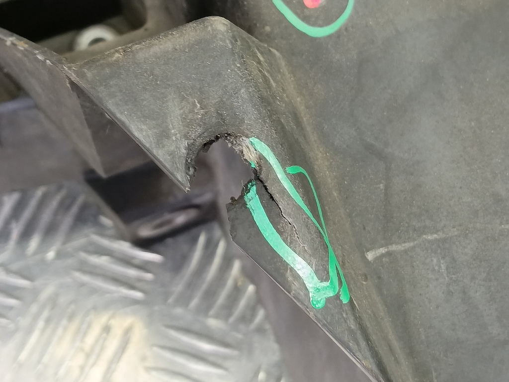 панель (телевизор) MITSUBISHI COLT 1.3 MT (95 л.с.)Colt  Z30 (2002—2012) Хетчбэк MN105057, 5000 рублей, Москва