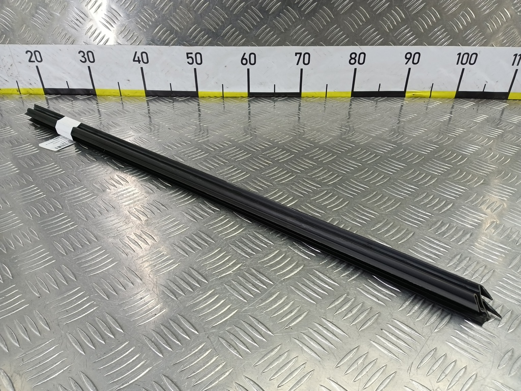 уплотнитель стекла MITSUBISHI COLT 1.3 MT (95 л.с.)Colt  Z30 (2002—2012) Хетчбэк MR959317, 1670 рублей, Москва