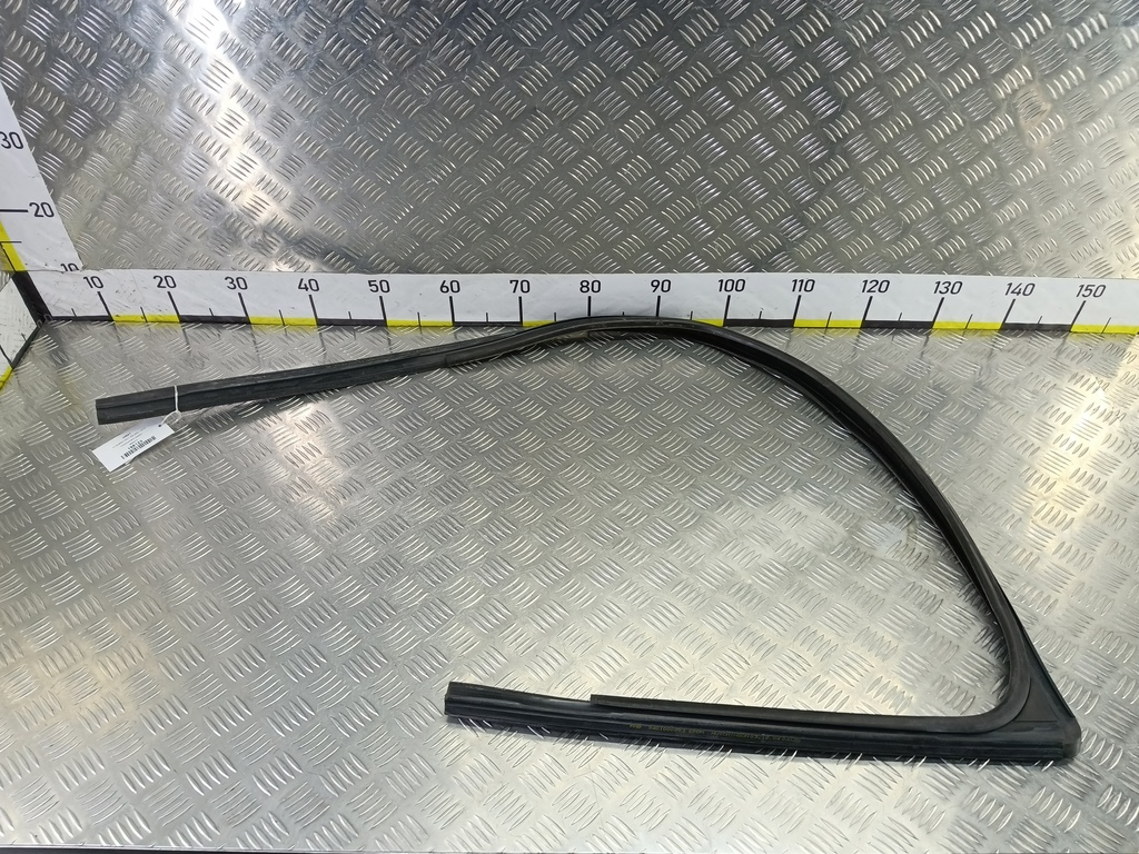 уплотнитель стекла MITSUBISHI COLT 1.3 MT (95 л.с.)Colt  Z30 (2002—2012) Хетчбэк MR959216, 630 рублей, Москва