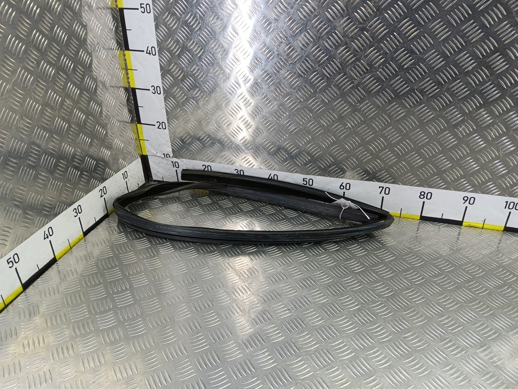 уплотнитель стекла MITSUBISHI COLT 1.3 MT (95 л.с.)Colt  Z30 (2002—2012) Хетчбэк MR959216, 630 рублей, Москва