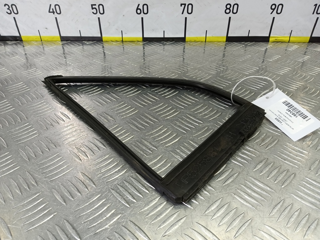 уплотнитель стекла MITSUBISHI LANCER 1.6 MT (98 л.с.)Lancer  IX рестайлинг (2005—2010) Седан MR525834, 520 рублей, Москва