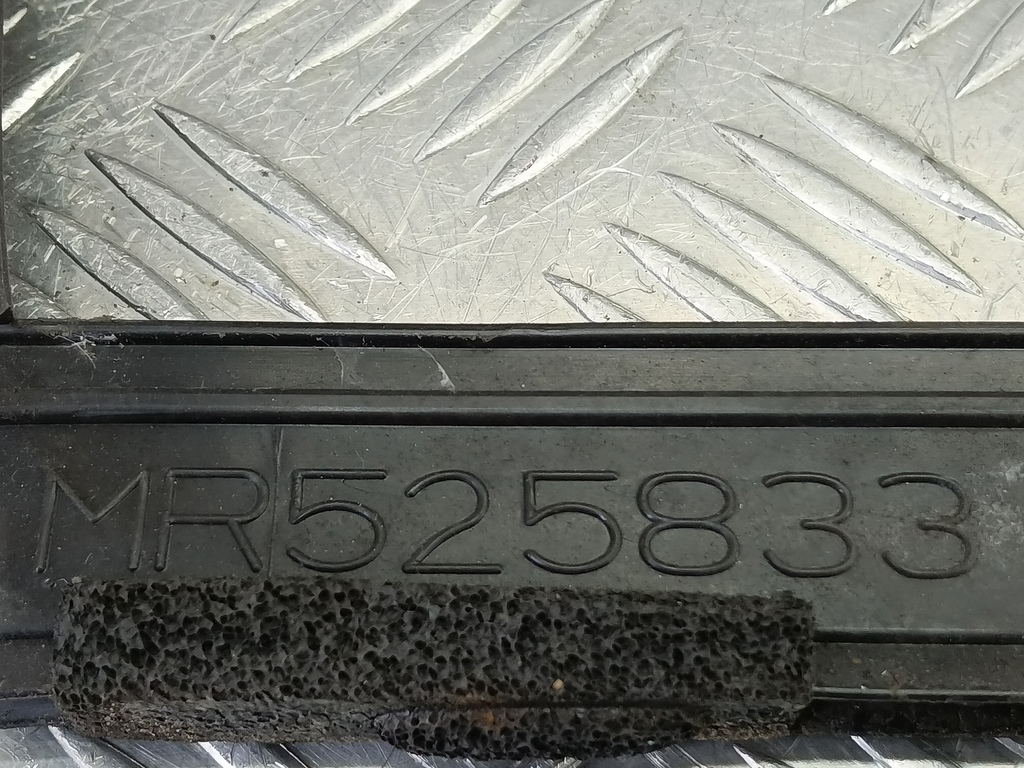 уплотнитель стекла MITSUBISHI LANCER 1.6 MT (98 л.с.)Lancer  IX рестайлинг (2005—2010) Седан MR525833, 520 рублей, Москва